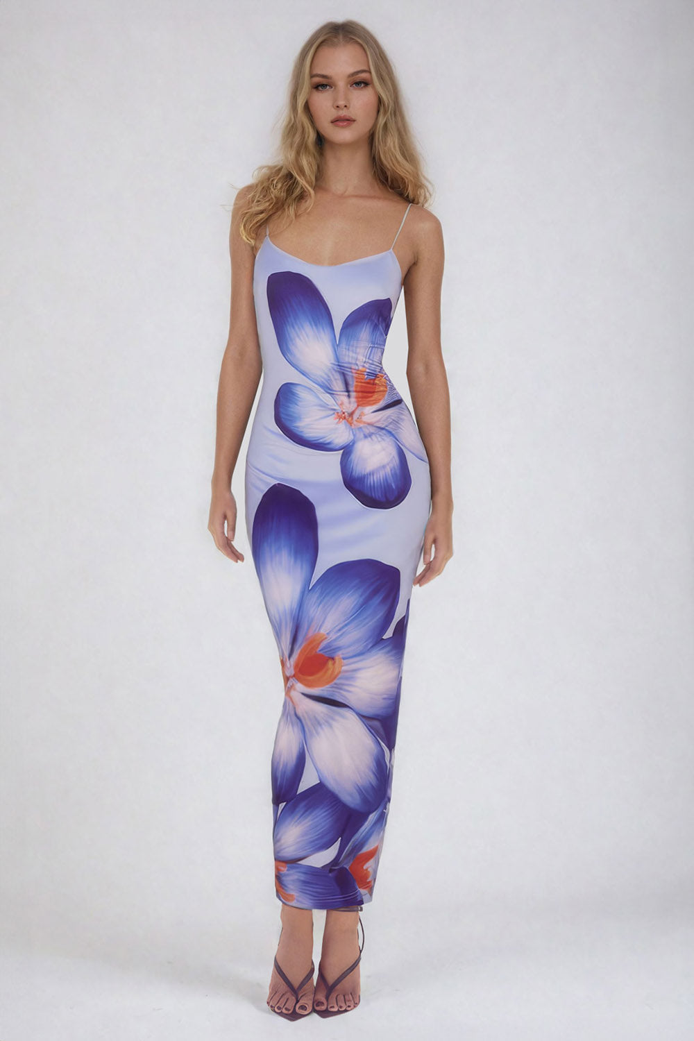 Přiléhavé maxi šaty s květinovým potiskem - modré