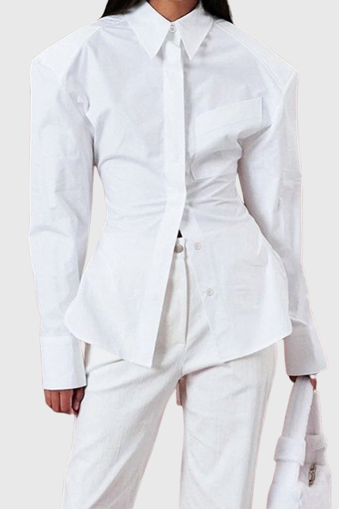 Skjorte med oversized skuldre og åben ryg - hvid