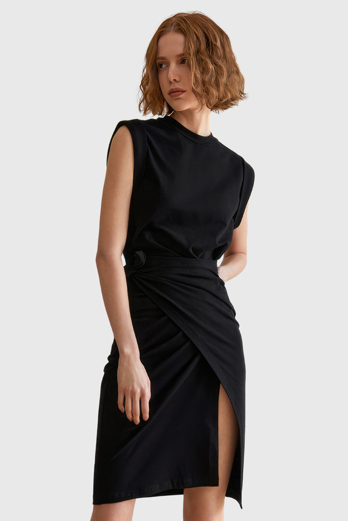 Ærmeløs kjole i knælængde - sort
