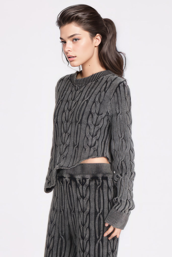Kabelstrikket sweater med uregelmæssig kant - grå
