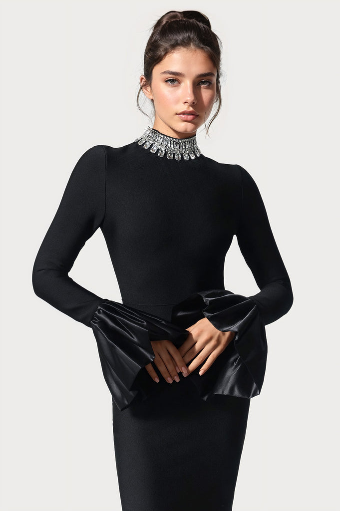 Maxi šaty s rozšířenými manžetami a rozparkem - černé