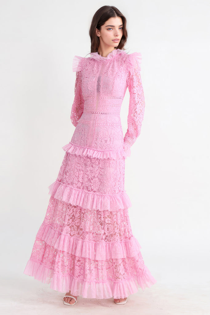 Teksturowana sukienka maxi z długim rękawem - różowa