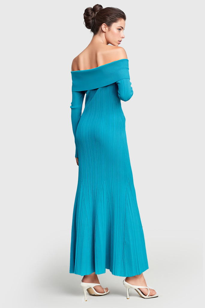 Dzianinowa sukienka maxi z odkrytymi ramionami - Niebieska