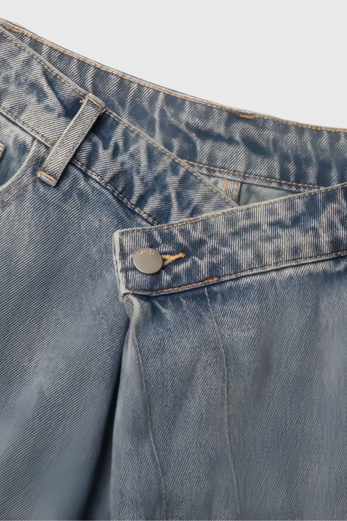 Jeans med uregelmæssig lukning - blå