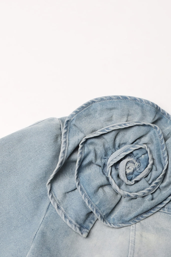 Gekürzte Denimjacke mit Blumen - Blau