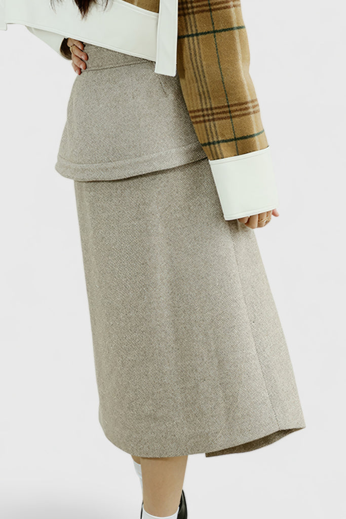 Midi-nederdel med høj talje, bælte og lommer - Beige